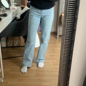Na-kd jeans - Raka jeans från na-kd som tyvärr blivit för stora för mig 