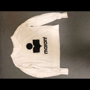 Isabel Marant Tröja - Säljer denna fina Marant tröja då den inte kommer till användning! Storleken står inte men den passar Xs/S/M skulle jag säga.🤗