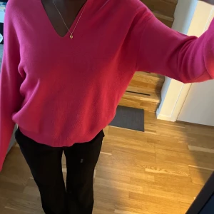 Stickadtröja  - Stickad tröja från Stockholm lm🩷