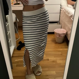 lång kjol - lång randig kjol från lindex. Storlek Xs. Använd typ 2 gånger.  