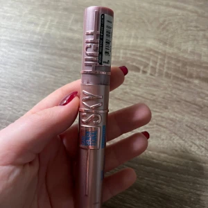 Sky high vattenfast - Sky high vattenfast mascara. Använd några få gånger. 60kr 