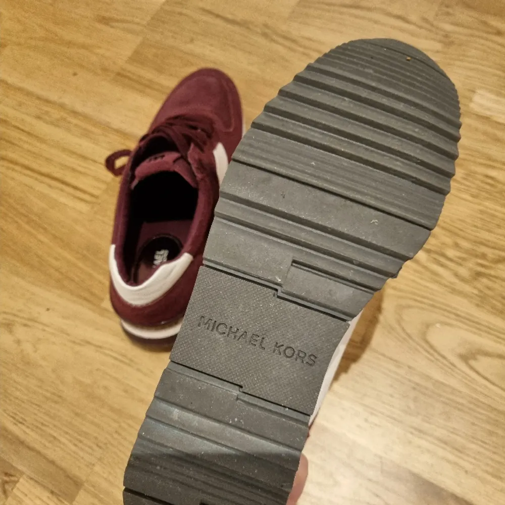 Sneakers från Michael Kors 36,5, fint skick . Skor.