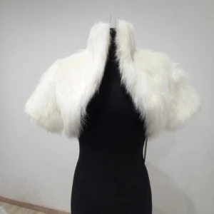 Vit päls bolero - Helt ny🤍 konstgjord päls