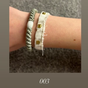 Jeans armband  - 17cm, vitt med guld passar till allt o alla. Den passar perfekt som till vardags outfits o lite mer formella event 🥂
