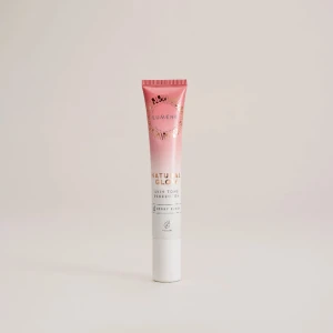 Natural glow blush - Säljer två stycken natural glow blush i färgen ”4 Berry blush” pga att de inte kommer till användning (endast testade) en för 80kr. Kontakta mig för mer information eller bilder!