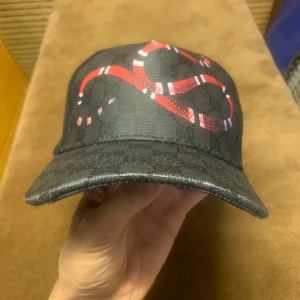Gucci Snake  - Hej jag säljer min Gucci keps som inte använder längre i bra skick priset kan diskuteras 
