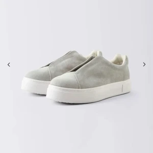 Eytys - Jag säljer nu mina gråa eytys då dom blivit för små, dom är i bra skick då jag inte han andvända dom så mycket. Skriv om ni har några frågor!