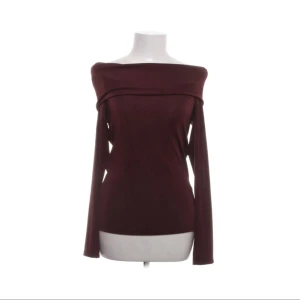 Tröja - Storlek s/m men har stretchi matrial. Köparen står för frakten😊