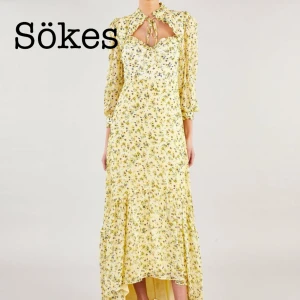 Sökes i strl S eller M - Hör av dig om du är sugen på att sälja denna klänning i antingen S eller M! 😊