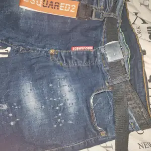 Tjena säljer mina dsquared2 jeans som är bra skick ,köptes för 2 veckor sen för 10000kr ,finns qr kod som bevis att dom är äkta, inget pris kommer sänkas.