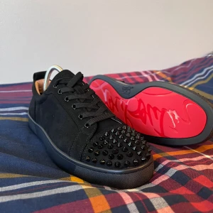 Christian Louboutins - Ett par helt nya svarta Louboutins. Jag har aldrig använt de och är därav helt felfria. De kommer i original box och med en dustbag. 