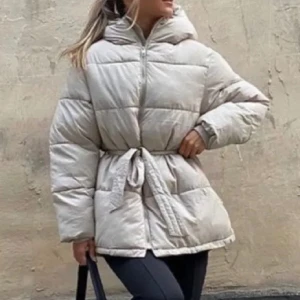 Nelly jacka - Inga tecken på användning🤍 skriv privat för fler bilder 🤍