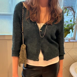 Kofta i Mohair, Filippa K - Trekvartsärmad kofta från Filippa K i Mohairull! Världens skönaste material, känns helt nytt. Nypris ca 1500 kr!