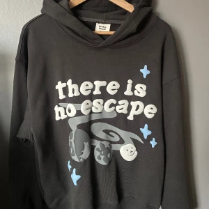 Broken Planet Hopdie🪐💫 - Nyskick! Storlek - True to size M Säljer den pga använder inte längre Pris kan diskuteras vid snabb affär!!!