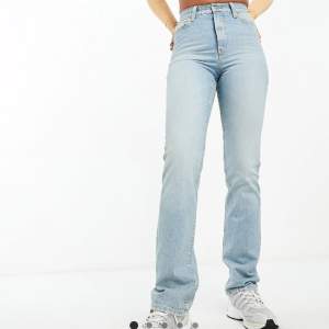 Ljusblåa jeans från Asos Tall. Oanvända. Fler bilder kan skickas vid intresse. Finns i storleken 25/38 och 26/38