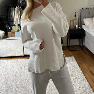 Vit stickad tröja från Zara i storlek S! 💕