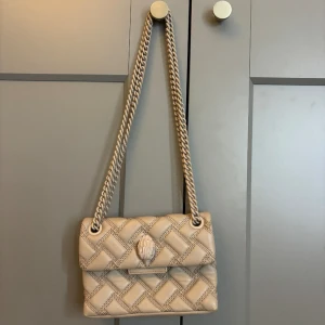 Kurt geiger väska - Kurt geiger väska, Använts i några veckor men har inte använts på nåt år, Jätte fin, köpte för 2400 men säljer för 1800