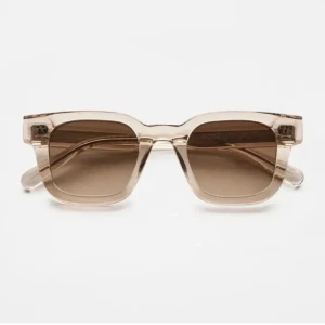 Chimi 04 ecru  - Säljer dessa solgalsögon från chimi i färgen Ecru och modellen 04 🥰 Använda fåtal gånger. Allt medföljer 