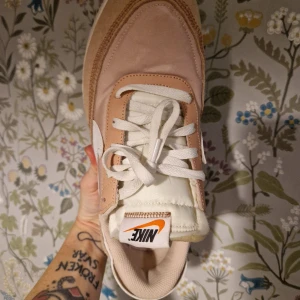 Våriga Nike-skor - Storlek 41. Nästan helt nya. 