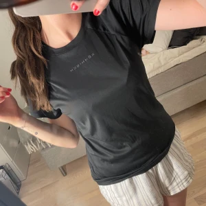 TRÄNINGS TSHIRT - pris kan diskuteras vid snabb affär ❤️köp hälsat med instabox