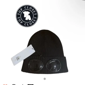 Cp company mössa - Säljer en cp company mössa för endast 439kr. Helt oanvänd och ny. Storlek passar alla 👍