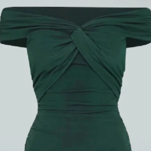 Bik bok topp - Grön bik bok topp med knytning där fram, använd 1 gång. Pris kan diskuteras vid snabbt köp! Tryck gärna på köp nu💕