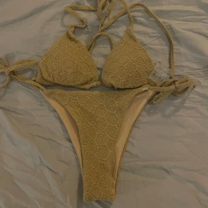 Helt ny bikini  - Helt ny jättesnygg bikini ifrån mklifestyle. Storlek S i båda delarna. Endast testad med underkläder under. 150 kr. 