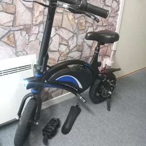 Elscooter  - Elscooter köpt 4500kr hos NetOnNet….Laddare/extra tillbehör medföljer🔥💯. All info står på bild 4/5  Helt ren / bekväm köra med👌🏻 Nytt backdäck!  Pris 2999kr, kontakta för mer info! 🤙🏻