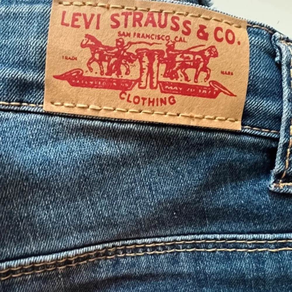 Helt nya Levis 710 Super Skinny Bra till en som är ca 13 år. Jeans & Byxor.