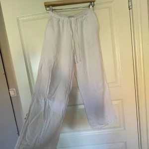 Linnebyxor - Super fina linne byxor från Gina, knappt använda, passar mig som är 160cm, stora i storleken 