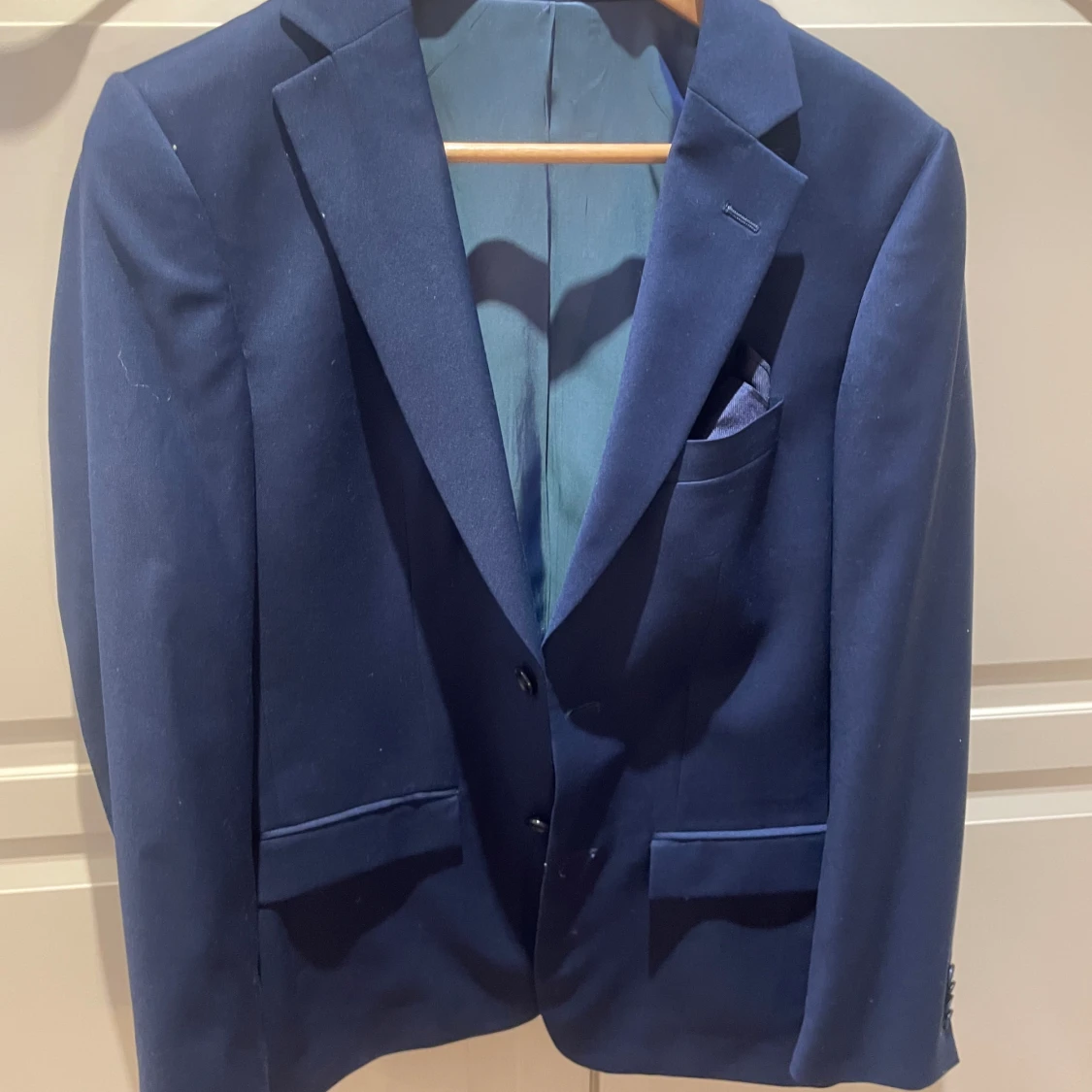 Marinblå Kostym från Dressman i storlek S - 90