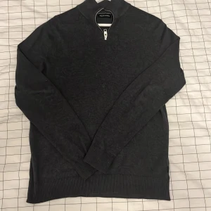 Zip-up - Enkel clear och snygg zip up  Storlek s men passar xs