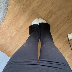 yoga pants - fina yoga pants i bra skick! köpta för 200kr och säljer för 110!!❣️