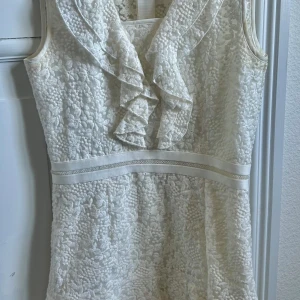 Klänning 14 år från ”Little Remix” fynd  - Superfin klänning som ny. Använd en gång. Storlek 14 år. Tvättråd 30 grader.