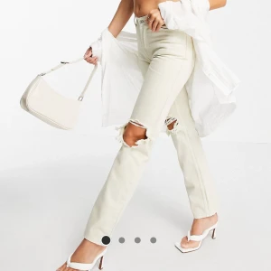 Beige straight jeans - Jeans från asos med rak modell. W32 L34