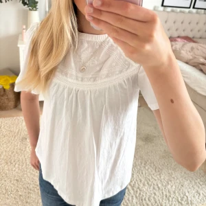 Fin blus - Säljer denna jätte fina blus fårn zara kids. Passar folk mellan typ 160-165❤️