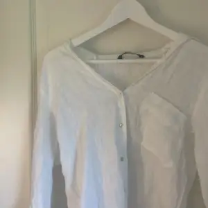 Fina linneskjorta från zara aldrig använd! 💘
