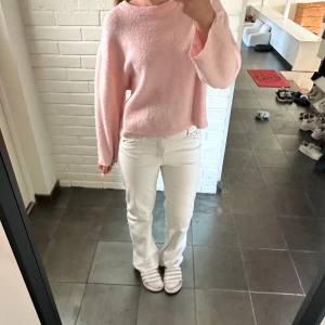 Stickad tröja  - Fint skick, står storlek M men skulle säga att passar bra för S, pris kan diskuteras 💞