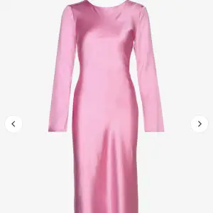 Jätte fin klänning från Gina Tricot, helt oanvänd med prislapp kvar i storlek S, slutsåld på hemsidan🩷