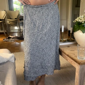 Långkjol - Fin Långkjol från & other stories. Använt någon enstaka gång. 