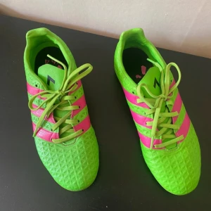 Adidas sportskor - Adidas Sportskor , använda men i bra skick