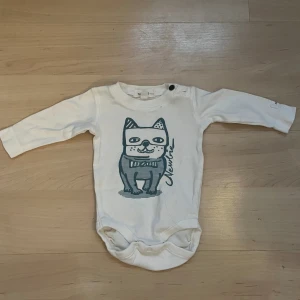Newbie body - Body från Newbie till bebis storlek 50