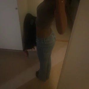 Zara Low waist jeans  - Säljer mina Zara Jeans då då inte har kommit till andvändning! Dom är lågmidjade och bootcut 