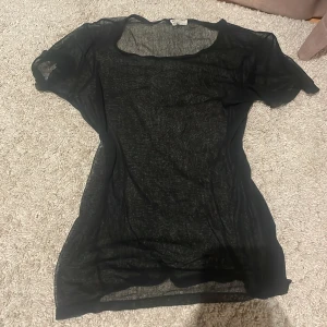 Nättröja - Så fin nättröja ifrån lyxmärket helmut lang. Nypris 2500, säljer för 350 då den är ganska använd. Kan eventuellt byta mot andra saker 💗