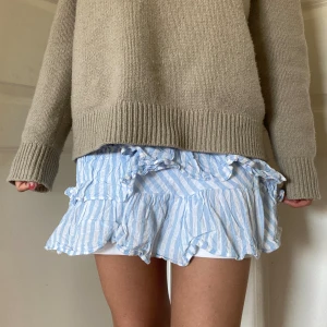 Kjol - Säljer min favoritkjol i bomull💖🥹 Åker bort 11 Juni, kan skicka och mötas upp innan dess.