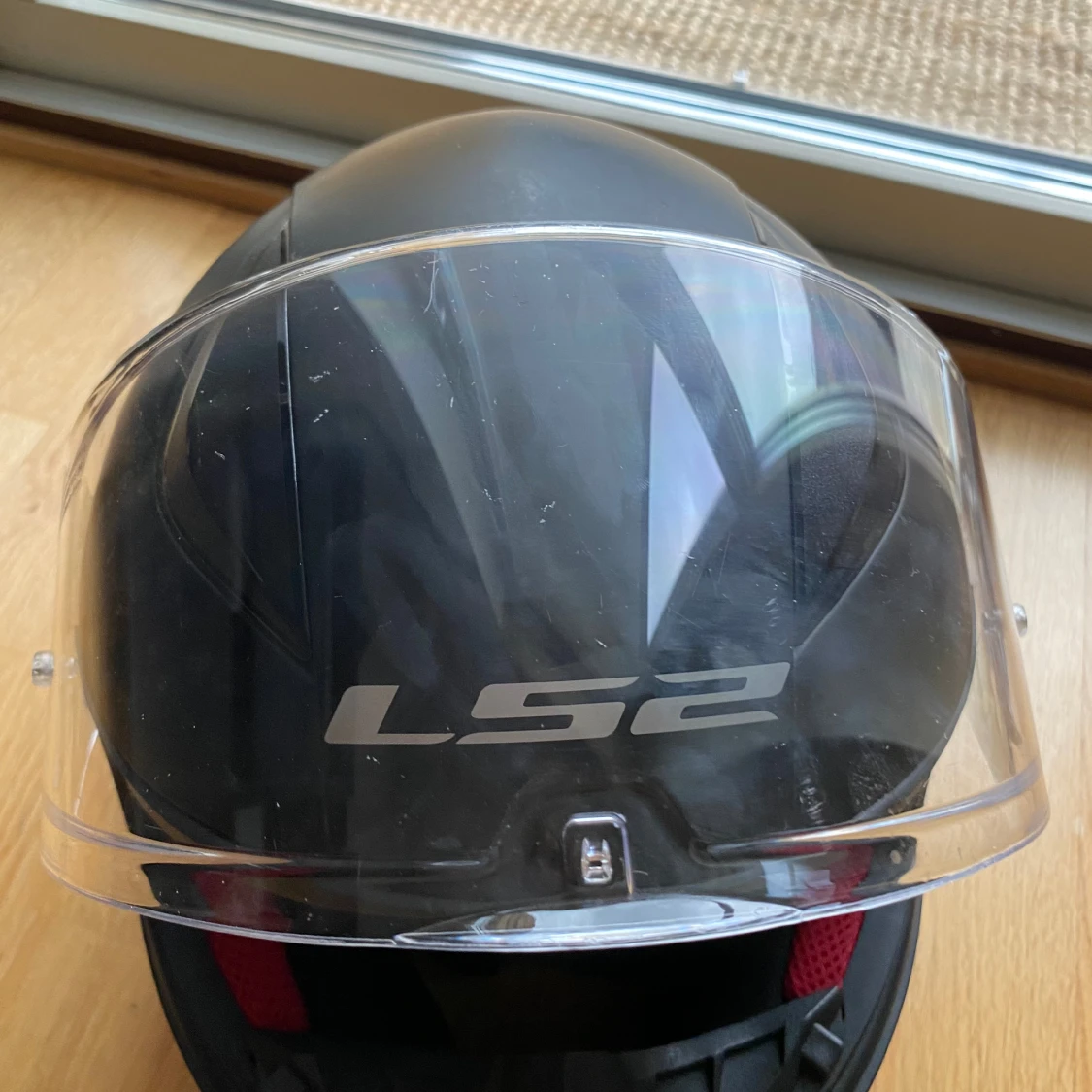 Moppehjälm (säljer även denna på Vinted) - 90