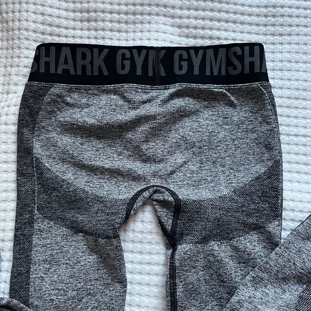 GymShark tränings tights i storlek S men väldigt små i storleken så skulle snarare säga XS. Nyskick!💕🙌🏻. Sportswear.