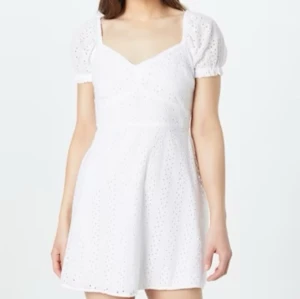 Klänning  - Klänning från Hollister. Aldrig använd. Storlek M men skulle säga att den passar en S också. 