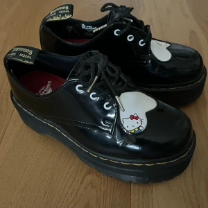 hello kitty dr martens - dr martens i samband med sanrio/hello kitty,  bekväma att gå i 