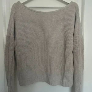 Stickad tröja från Only  - Stickad tröja från Only i strl xs. Bra skick.